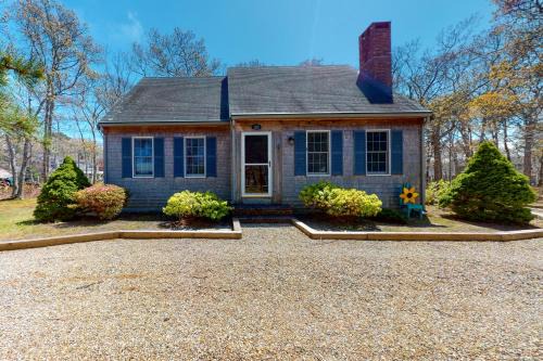 North Eastham Maison | The Tranquil Heron Cottage