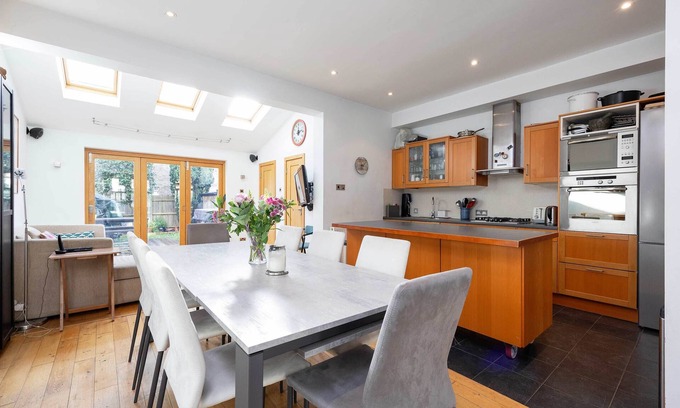 Wandsworth Maison | The Tranquil Townhouse, by Veeve