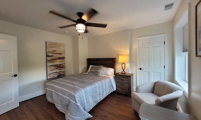 Tazewell Appartement | Enjoy easy access to everything from this perfectly located home base