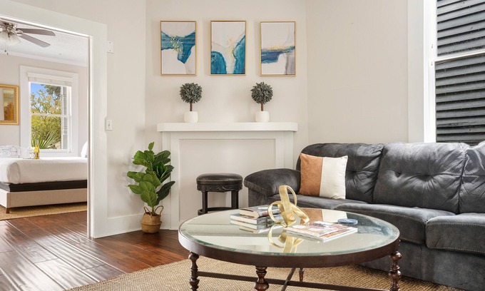 Westside Appartement | The Travelers Rest | Quiet Downtown Haven