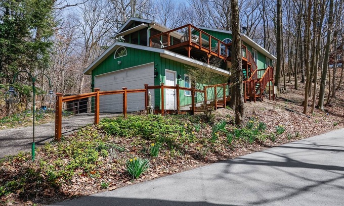 Shorewood-Tower Hills-Harbert Maison | The Tree House - North Star Properties