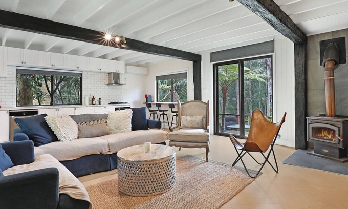 St. Georges Basin Maison | The Treehouse - Pet Friendly home in Jervis Bay!