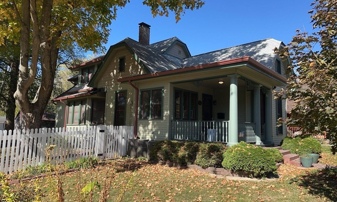 Greencastle Maison | The Trillium House at DePauw - 4/5 BR 3.5 BA