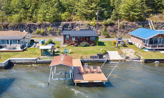 Valois Cottage | Le Trottage: "Maison moderne 2 chambres au lac Seneca"