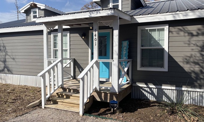 Ledbetter Maison | La porte turquoise. 16 minutes jusqu'au sommet