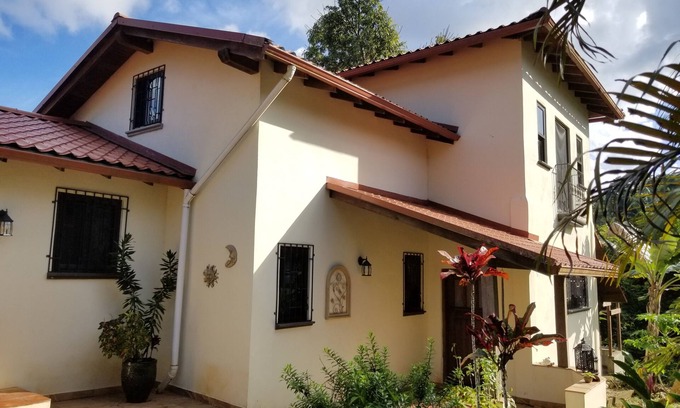 Middlesex Villa | The Tuscan House Villa