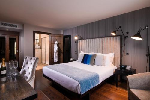 Barna Hôtel | The Twelve Hotel