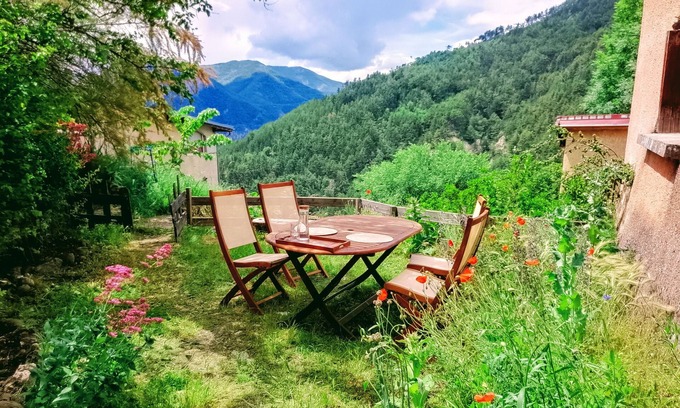Theus Maison | Maison dans un village perché, un refuge pour les amoureux de la nature !