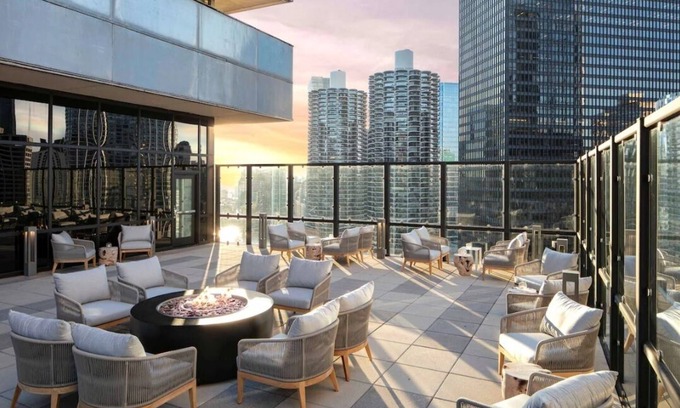 Downtown Chicago Station Balnéaire | The Ultimate Chicago Experience! Close to Chicago Riverwalk and Picasso Statue
