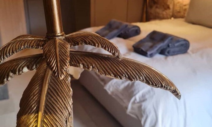 Frome Appartement | The Undercroft - Luxury studio in heart of Frome.