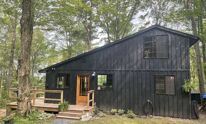 Chatham Cabine | The Upstate Cabin: A secluded getaway in the woods
