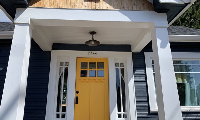 Overlook Maison | The Urban Fern - Walk to Shops / MAX / Food!
