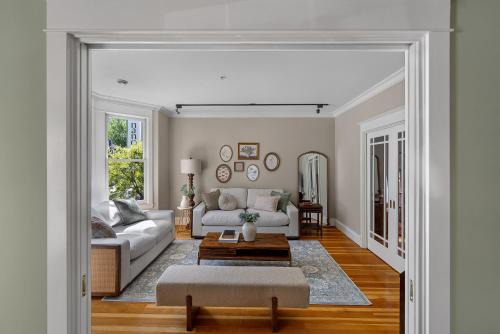 Mount Pleasant Maison | The Vancouver Heritage Home - Mount Pleasant