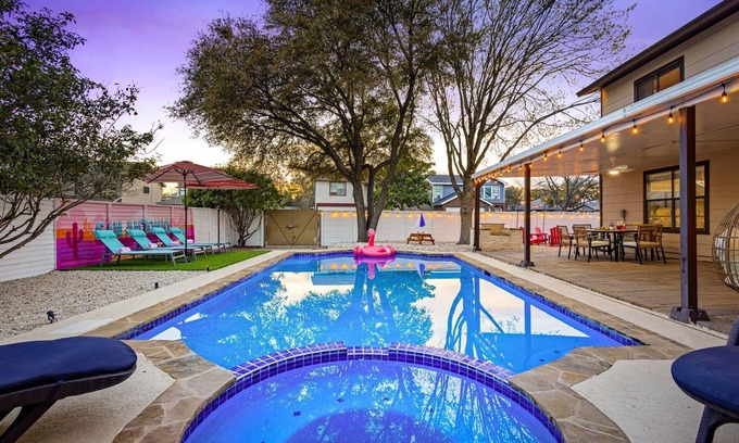 West San Antonio Maison | The Velvet Spur - Luxe Pool Spa Retreat with Game Room and Family Fun