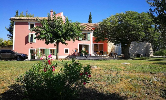 Mormoiron Appartement | LOFT avec accès piscine, vue imprenable Mt. Ventoux, Terrasse et parking privés