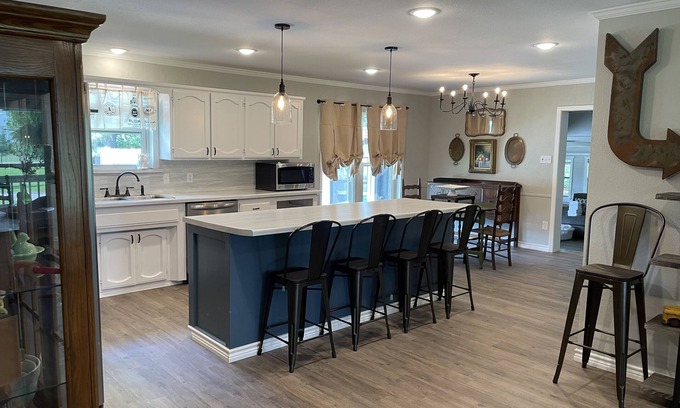 Grand Saline Maison | The Venue at Three Points - Meeting Space