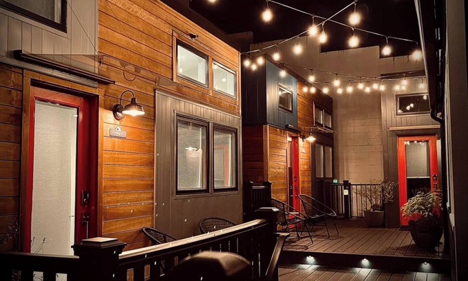 Alphabet Historic District Hôtel | The Vera - Cute Tiny House - AC, WiFi, 96 Walk Score!