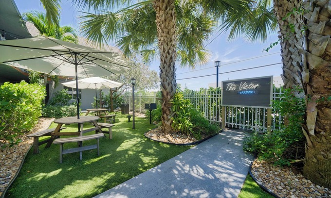 Central Oakland Park Appartement | The Victor Apartments by Lowk