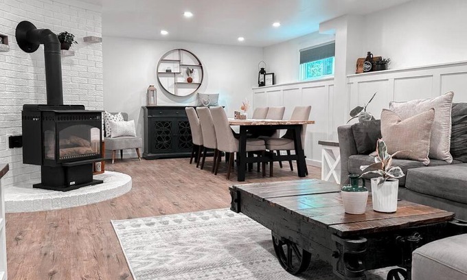 Salem Appartement | The Victoria Suite in Elora- King Bed