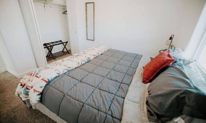 Milton-Freewater Maison | The View Around the Corner- Fresh Renovation