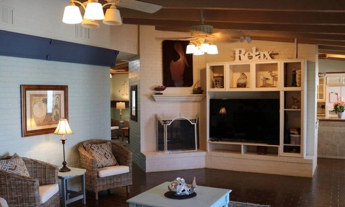 Fulton Maison | The Villa at D&R Pelican Bay Resort