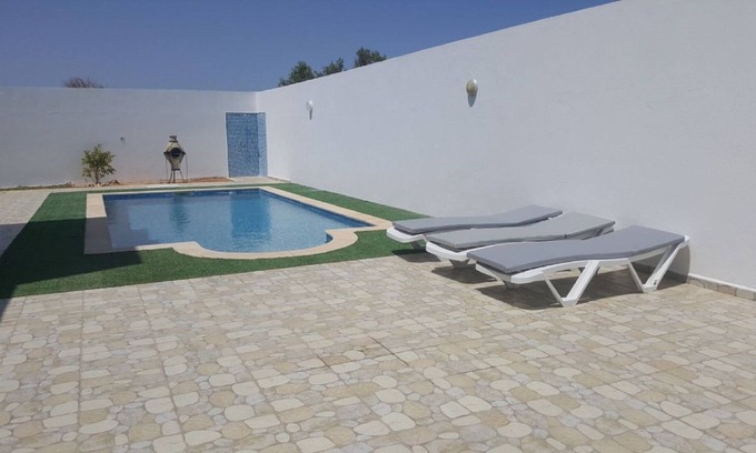 Triffa Maison | La villa "DAR Sabrine" avec sa piscine100 %sans vis à vis, barbecue et douche