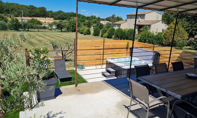Cornillon Station Balnéaire | La Villa de Louis villa de campagne rénovée à neuf avec Jacuzzi