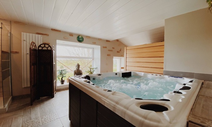 Prisse-la-Charriere Villa | Villa Saint Florent - Piscine & Spa