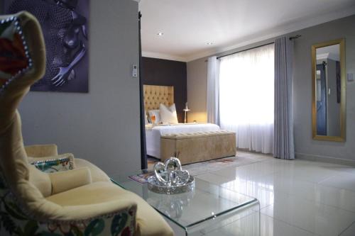 Acornhoek Maison | The Village GuestHouse