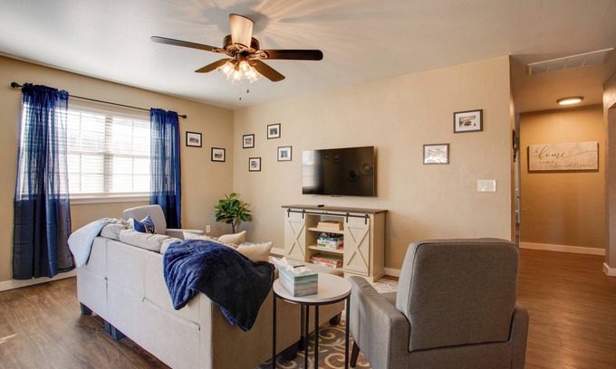 Central Oklahoma City Maison | The Village Home w/ Pool, 12 Mi to OKC!