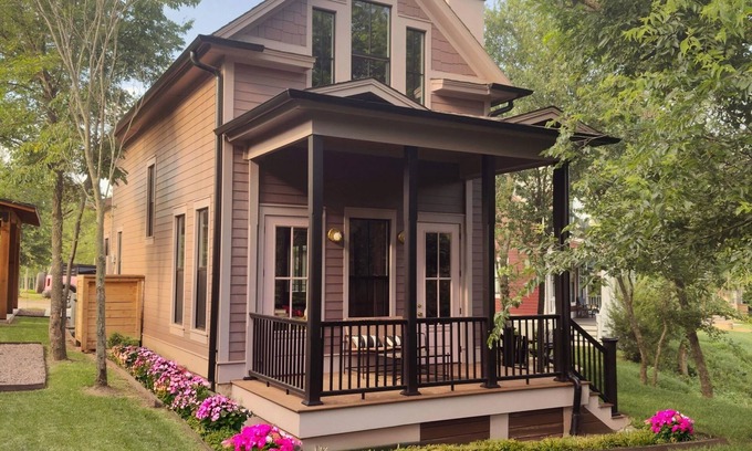 Wheatland Maison | The Village Jewel at Selah- 2 bed 2 bath Sleeps 5 - Close to OU Campus