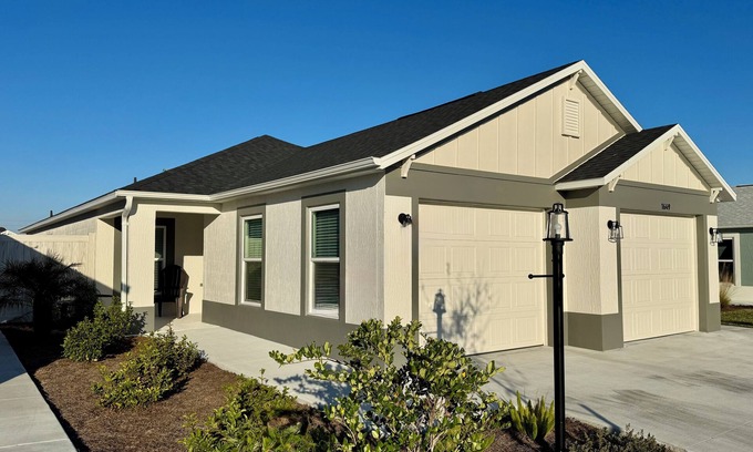 Sumter County Maison | The Villages 2/2 + Office in The Village of Moultrie Creek