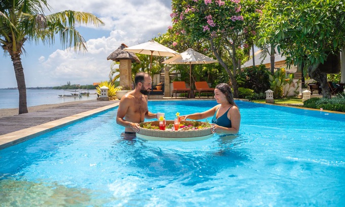 Dencarik Villa | Villa de luxe privée face à la mer à Lovina