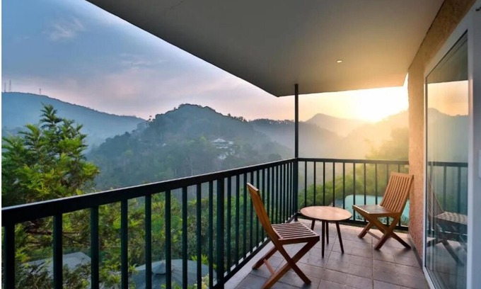 Pirmed Station Balnéaire | The Violet Thekkady