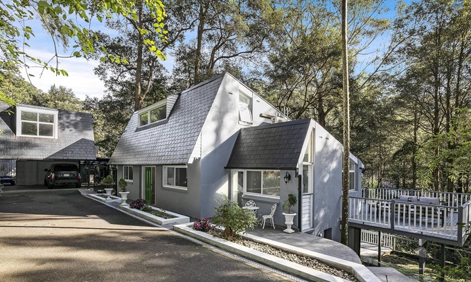 Wahroonga Maison | The Wahroonga Oasis (ISYD) - A Unique 4 Bedroom Oasis Retreat with office space that can converted be self-contained studio with bathroom and kitchen