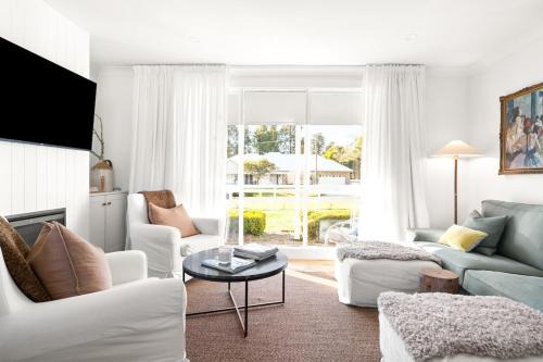 Robertson Maison | The Waratah Cottage