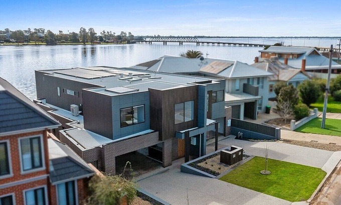 Yarrawonga Maison | The Waterfront Yarrawonga