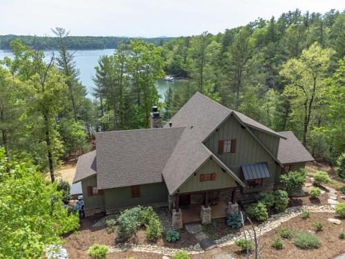 Nebo Maison | The Waterman Lakefront Luxury with Hot Tub & Private Dock!