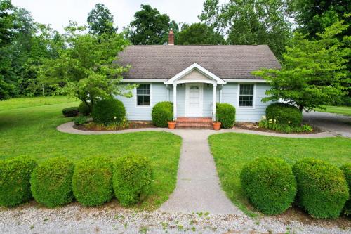 Helmsburg Maison | The Wayside Cottage