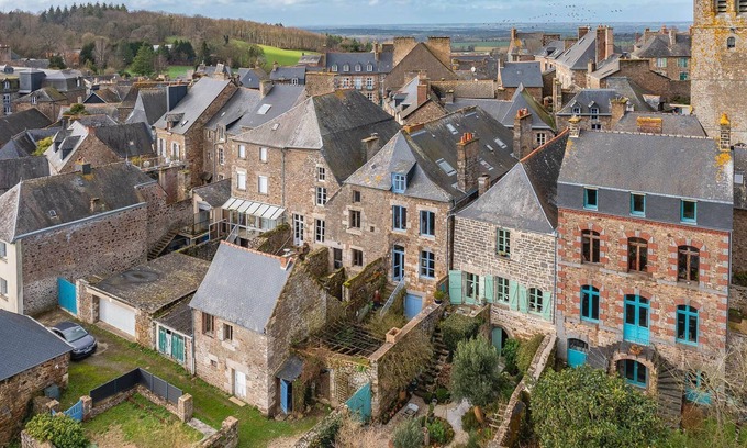 Miniac-sous-Becherel Maison | The weaver's house in the heart of the book city