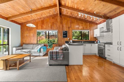 Onemana Maison | The Wee Bothy - Onemana Holiday Home