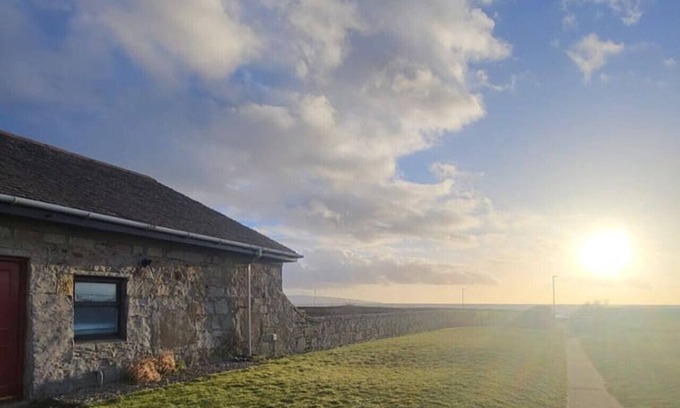 Troon Maison | The Wee House -Coorie Doon Stays