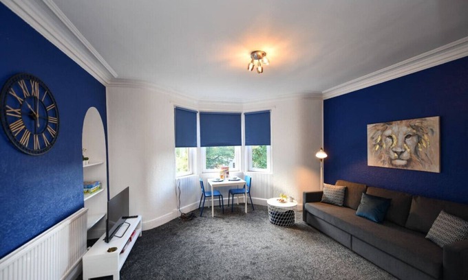 Troon Appartement | The Wee Lion -1 bed newly refurbished first floor flat in Troon
