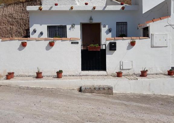 Freila Maison | The Welcome Cave