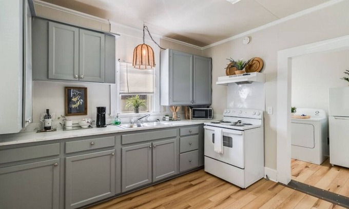 Scott Maison | The Westbound Cottage · Best kept secret in Scott 3br + wifi near downtown
