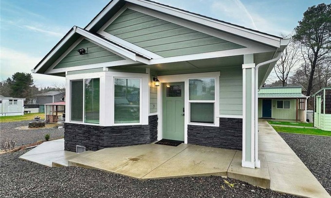 Grayland Maison | The Whaler “Walk to the beach”