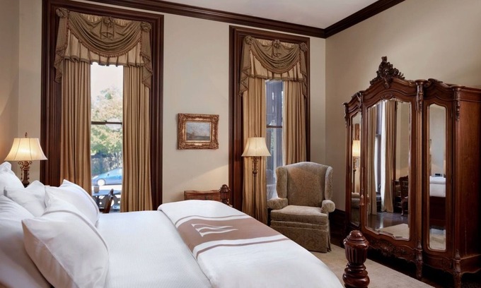 Near South Side Hôtel | The Wheeler Mansion