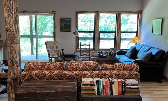 Irvine Cabine | The Whippoorwill Retreat Cabin – A Hillside Haven for Gatherings and Getaways