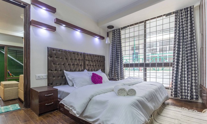 The Mall Road Appartement | The Whispering Pines