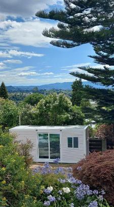 Tauranga Autre | The White Cabin